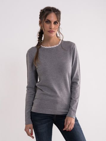 Ženski džemper u sivoj boji
