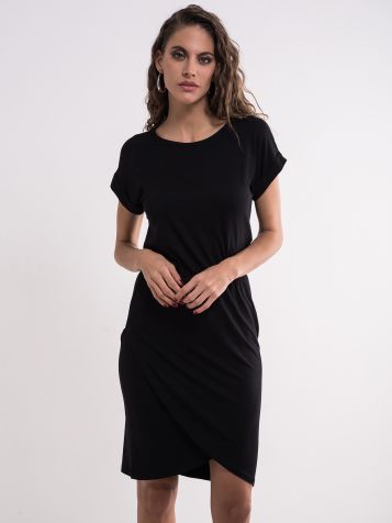 Jednostavna crna haljina