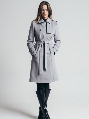 Ženski kaput u svetlo sivoj boji