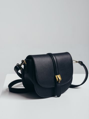 Ženska torbica u crnoj boji
