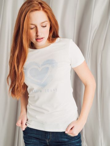 Bijela majica sa printom srca