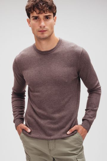 Džemper u melirano braon boji