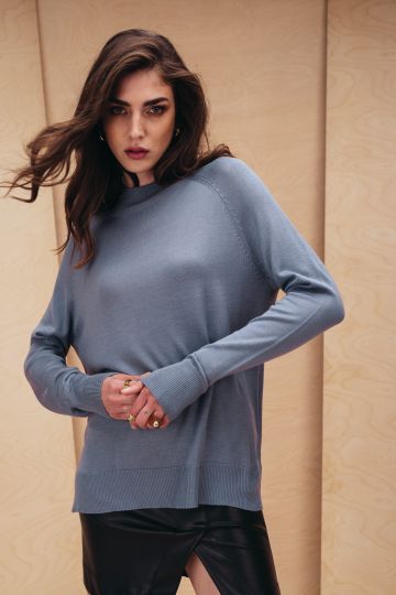 Ženski džemper u sivo lila boji
