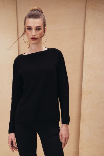 Džemper u crnoj boji
