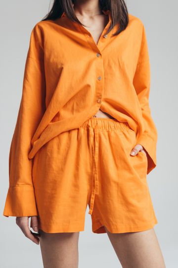 Narandžasti šorts u kombinaciji lana