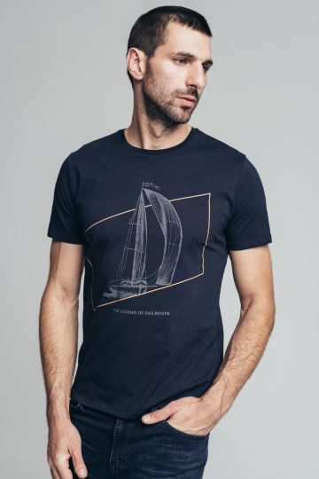 Muška majica u teget boji sa printom broda