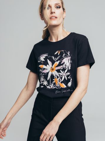 Crna pamučna majica sa printom cvetića