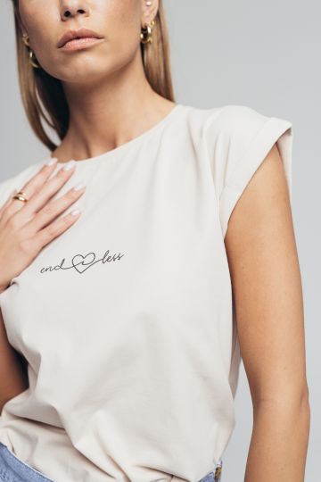 Bež majica sa minimalističkim ispisom
