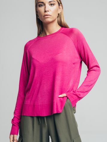 Ženski tanji džemper u ciklama boji