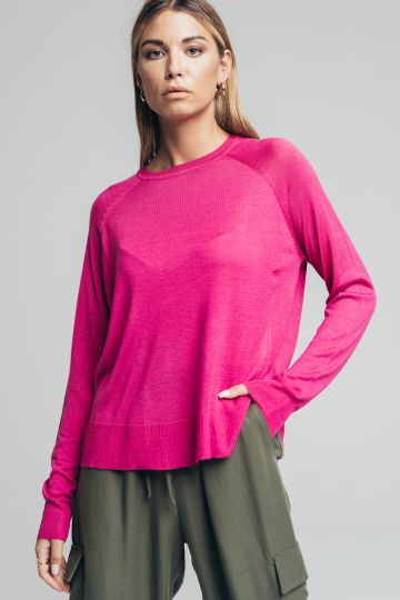 Ženski tanji džemper u ciklama boji