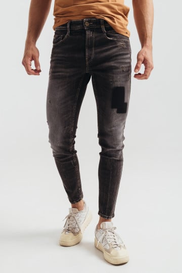 Crne skinny tapered farmerice sa efektom cepanja -model 130