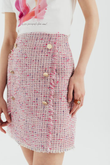 Suknja u roze boji sa zlatnim dugmićima