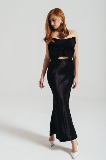Elegantna crna dugačka suknja