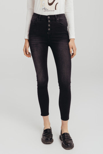 Skinny farmerke sa dugmićima i super skinny nogavicama-model 222