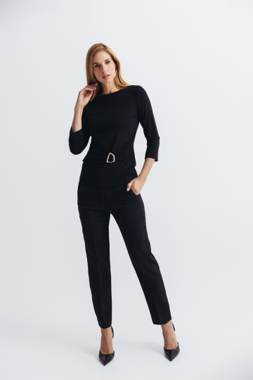 Crne elegantne pantalone ravnog kroja