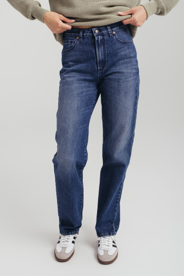 Regular fit farmerice sa ravnim nogavicama i visokim strukom-model 252