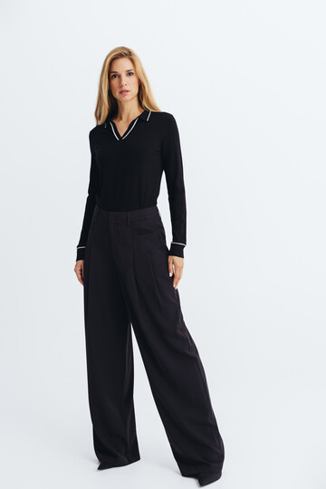 Crne široke elegantne pantalone visokog struka