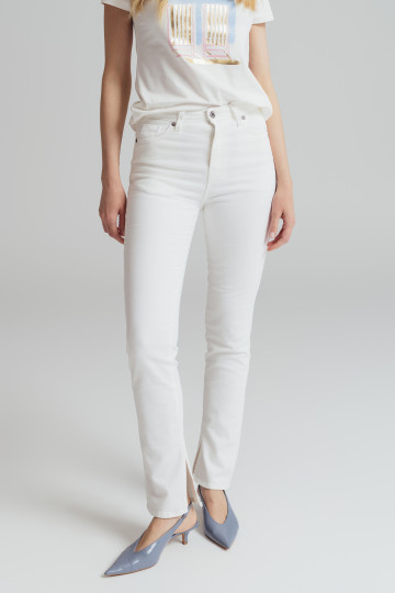 Bele slim fit farmerkevisokog struka sa prorezom na nogavicama-model 225