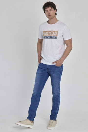Muške farmerke slim fit kroja sa slim tapered nogavicama i nižim strukom - model 106