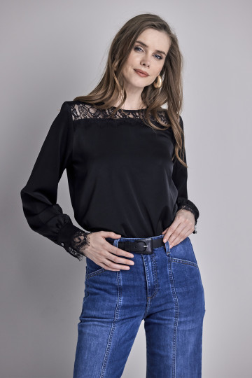 Crna bluza sa čipkastim detaljima