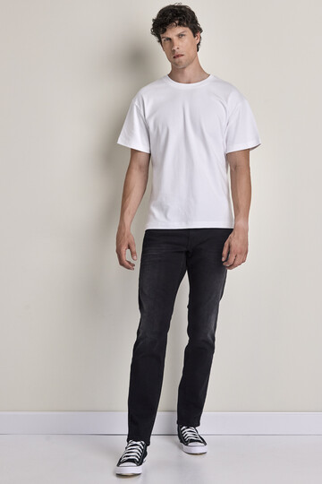 Crne slim tapered farmerke niskog struka -model 106