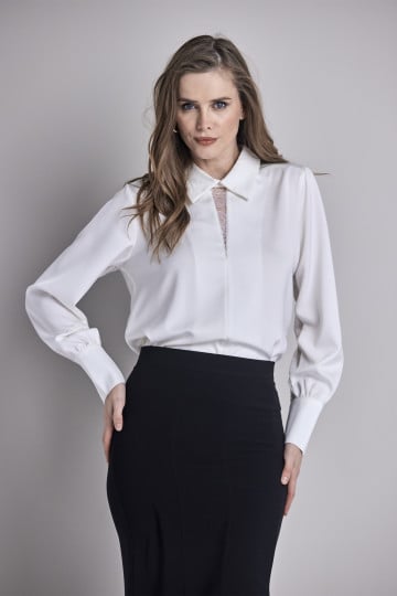 Bela bluza sa čipkastim detaljima